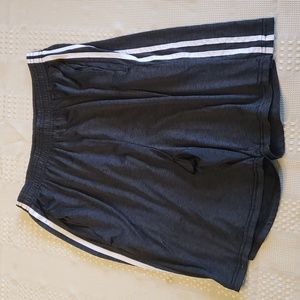 Real Essentials Shorts Men's Small